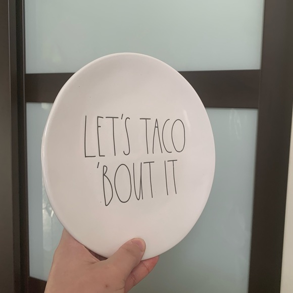 🇺🇸 Rae Dunn LETS TACO ‘BOUT IT 🌮 plate - Picture 2 of 3